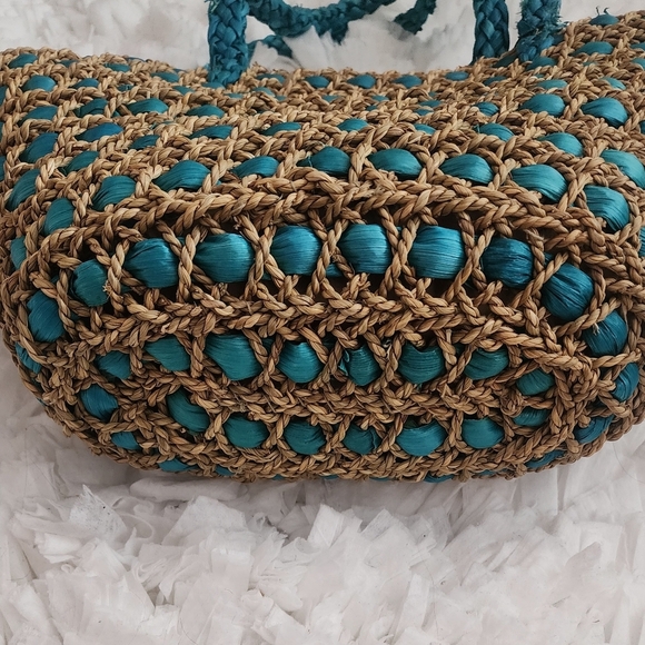 Straw Beach bag brand new with tag,but zipper is off - Picture 2 of 5
